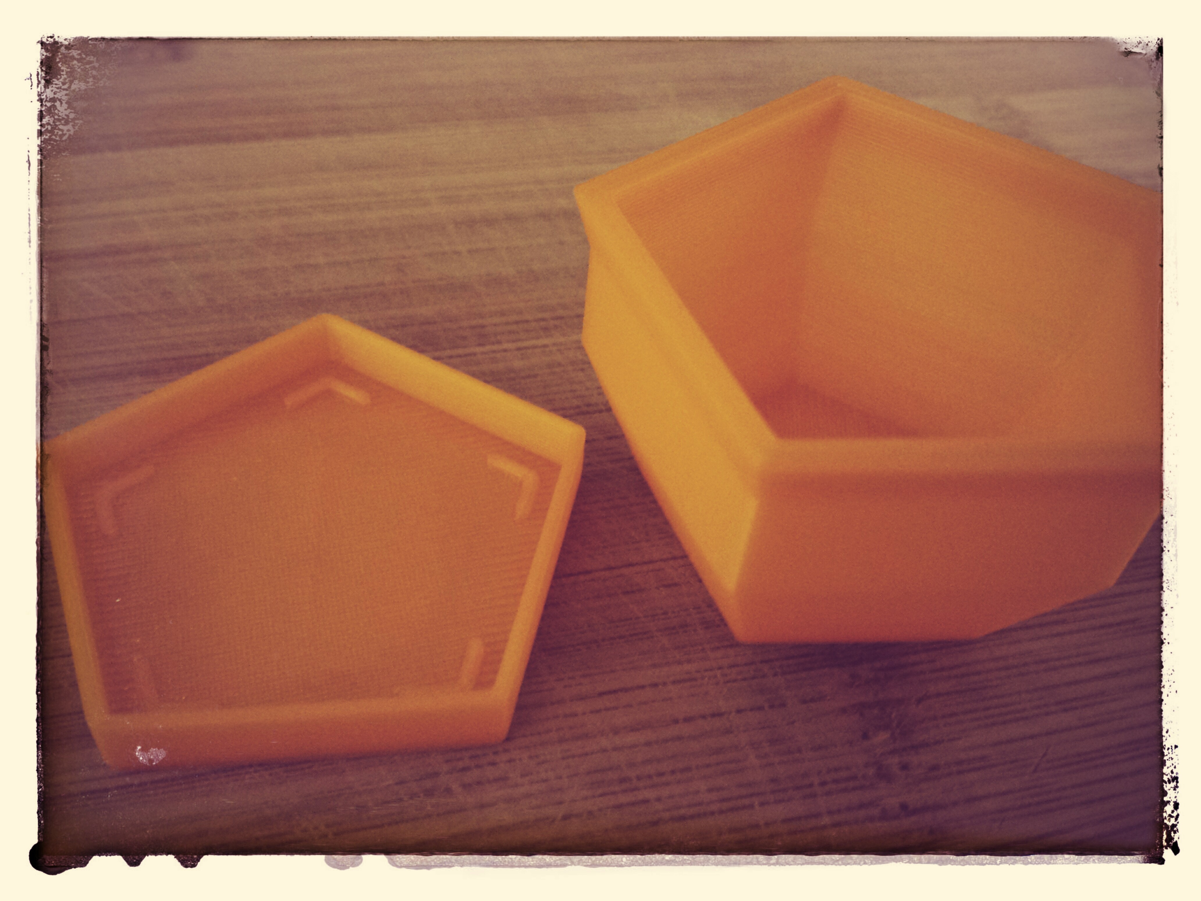 Simple mini planter with drainage - Pentagon version