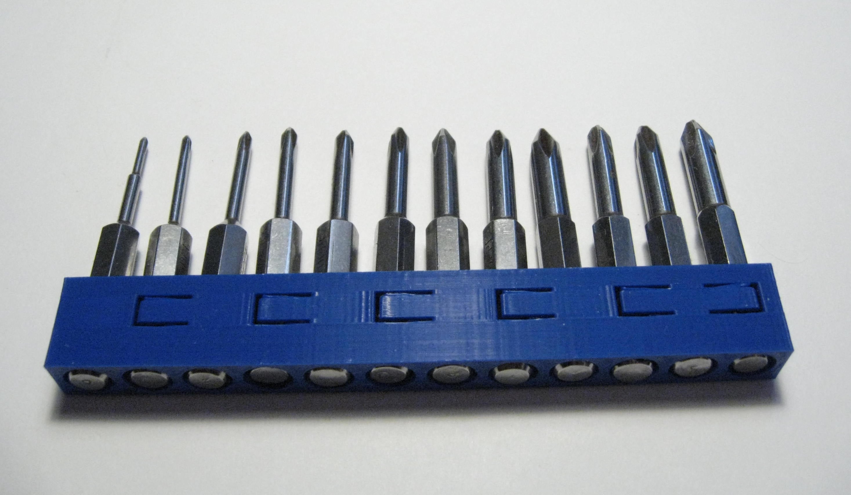 Low insertion force hex bit holder
