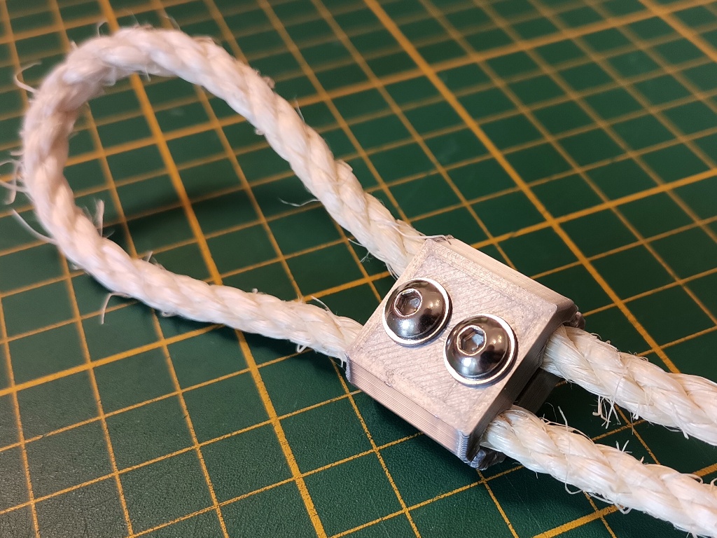 Rope clamp with teeth (CC-BY-NC)