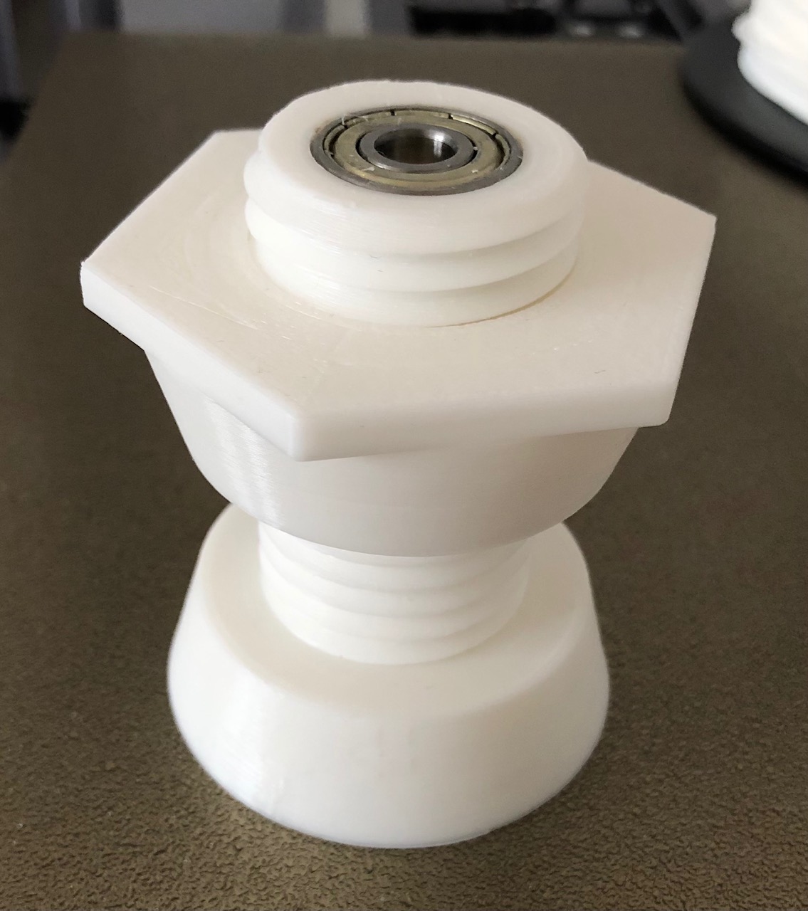 Filamentholder with a twist