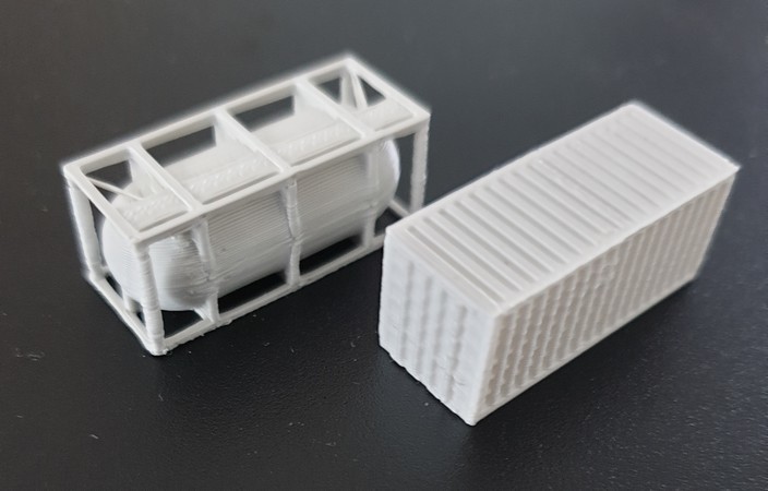 Z scale containers (1/220)