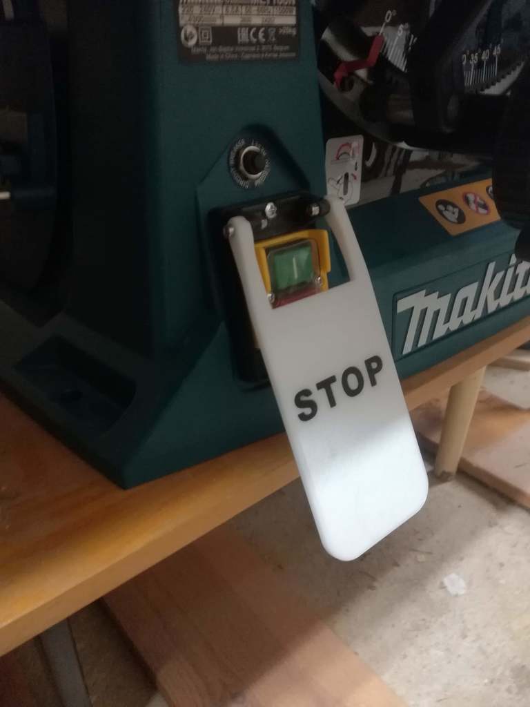 Makita MLT 100 - safety switch button