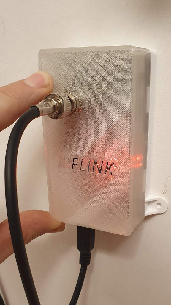 RFLink case with screw ears and slots moved for usb/pwr-connectors.