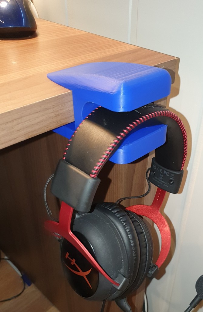 Headphone holder with arm support
