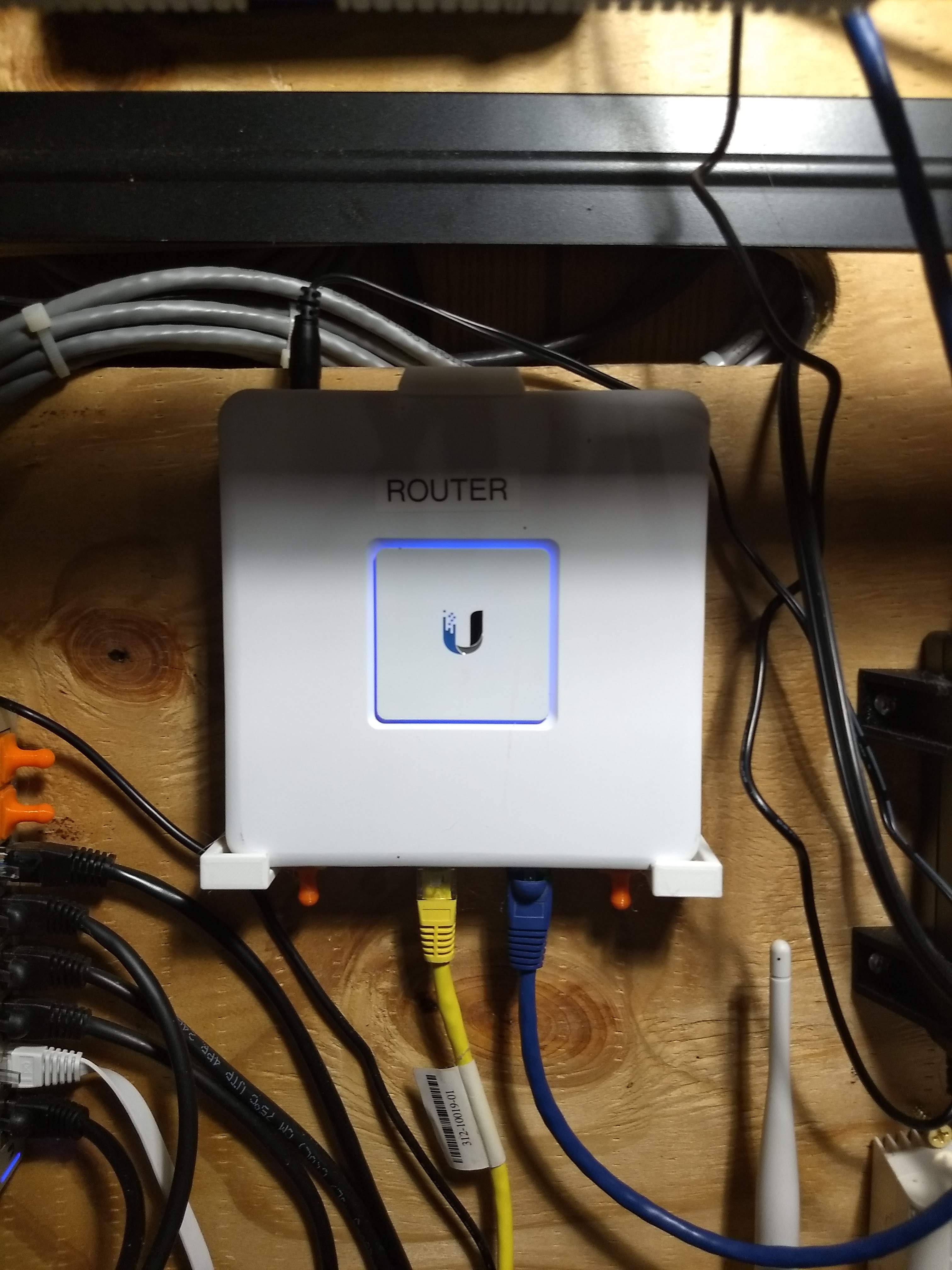 Makes Of Unifi Usg Wall Mount By Gdsmit1 Thingiverse