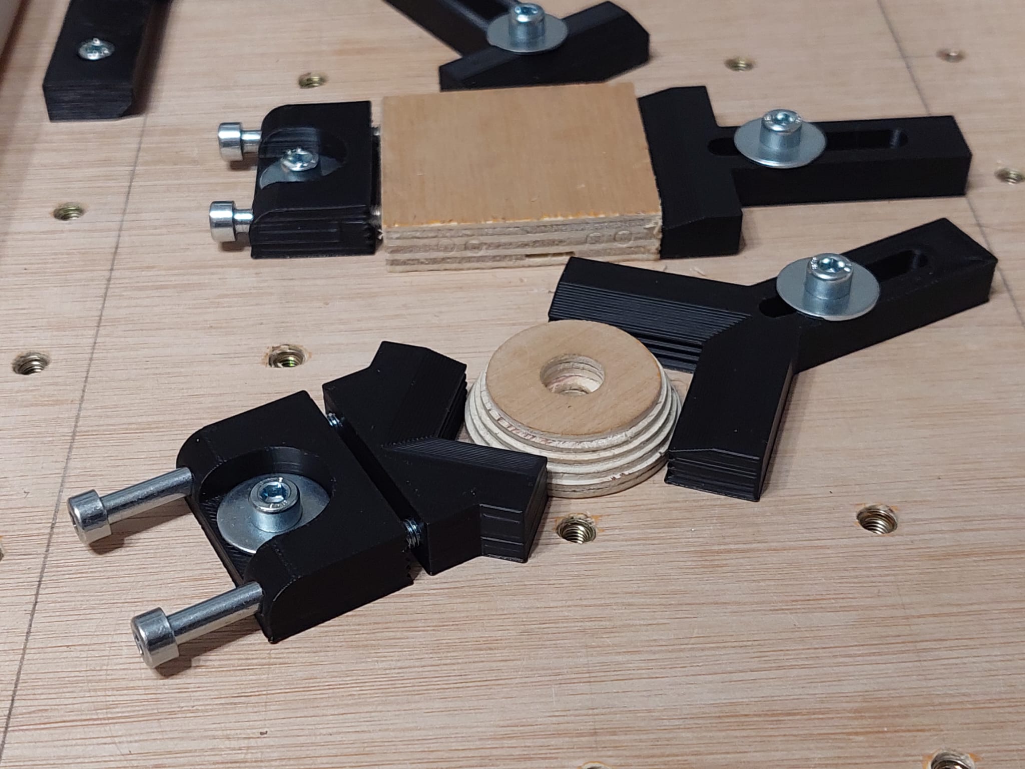 Set of CNC lateral clamps