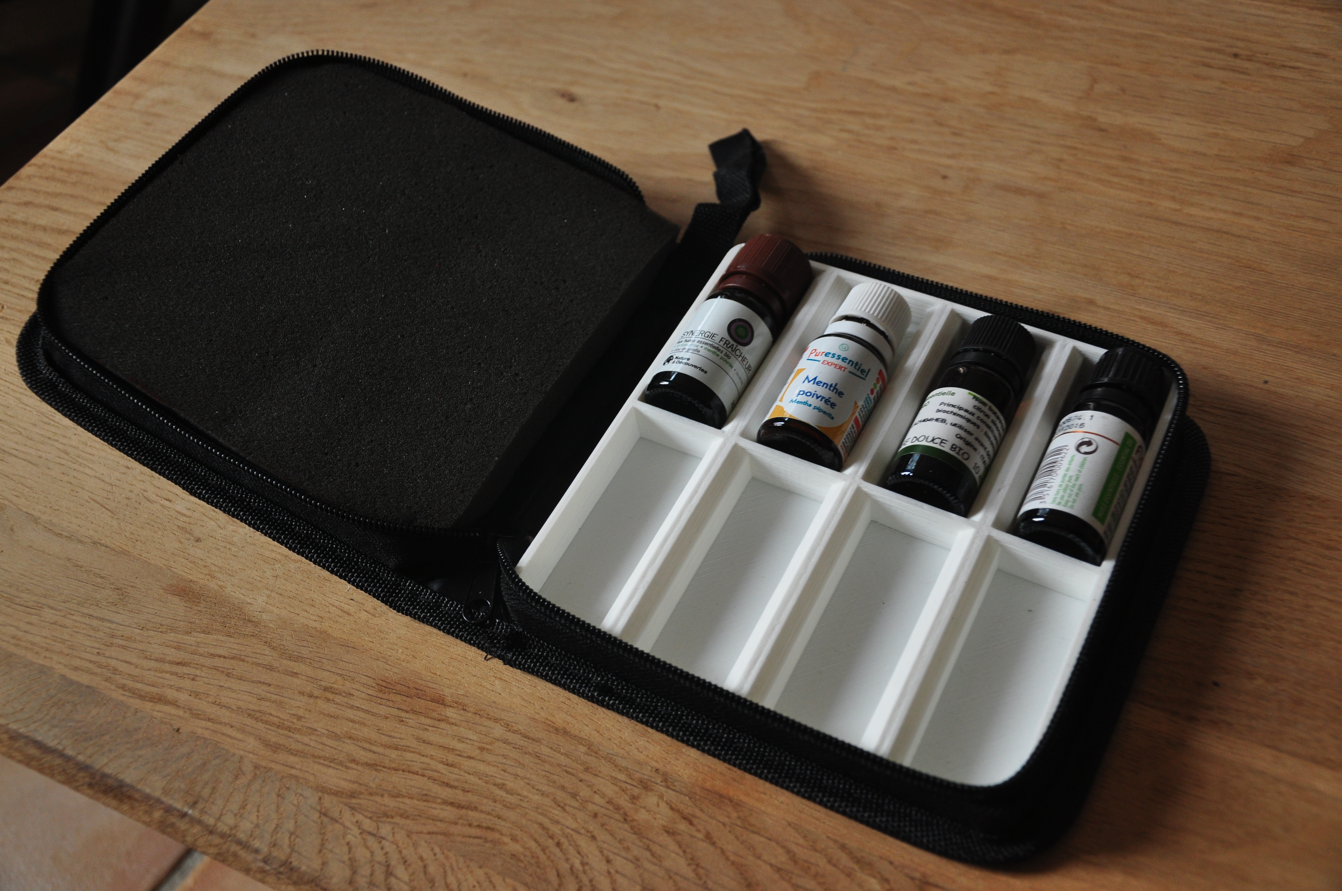 Boite voyage pour huiles essentielles / Travel case for oil essential