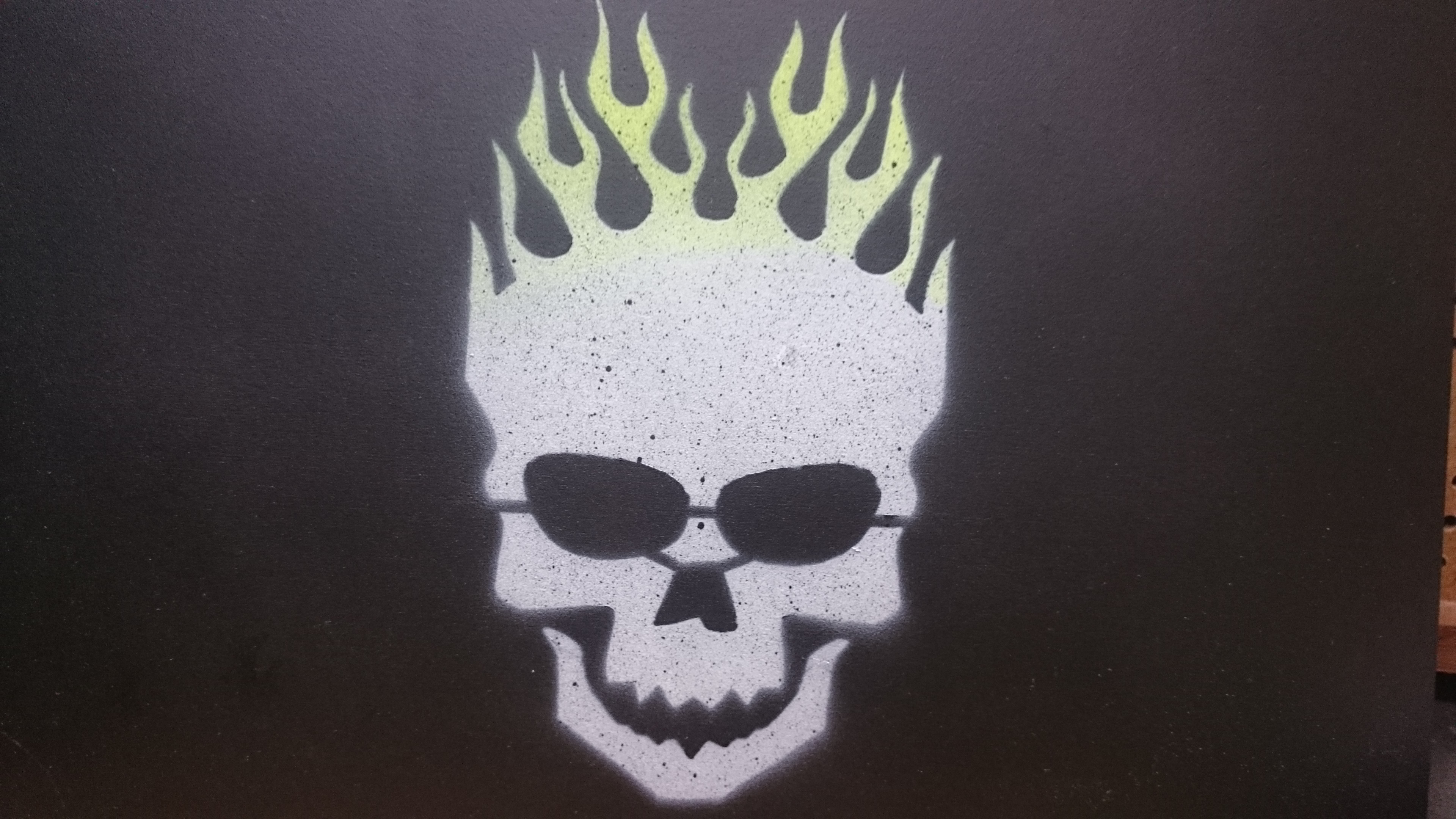 Stencil eletric skull