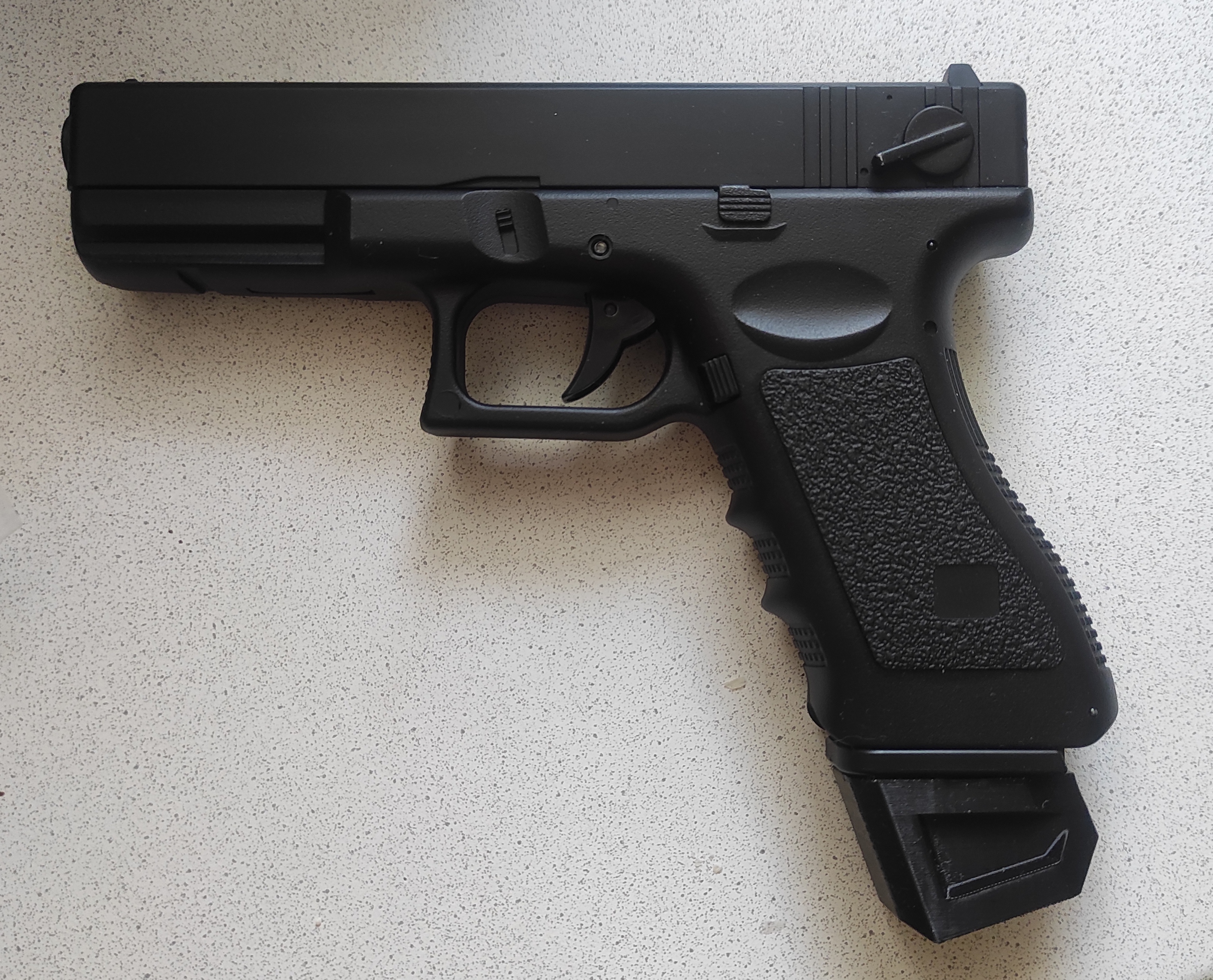 Glock_18c_cm030_aep_magazine_base