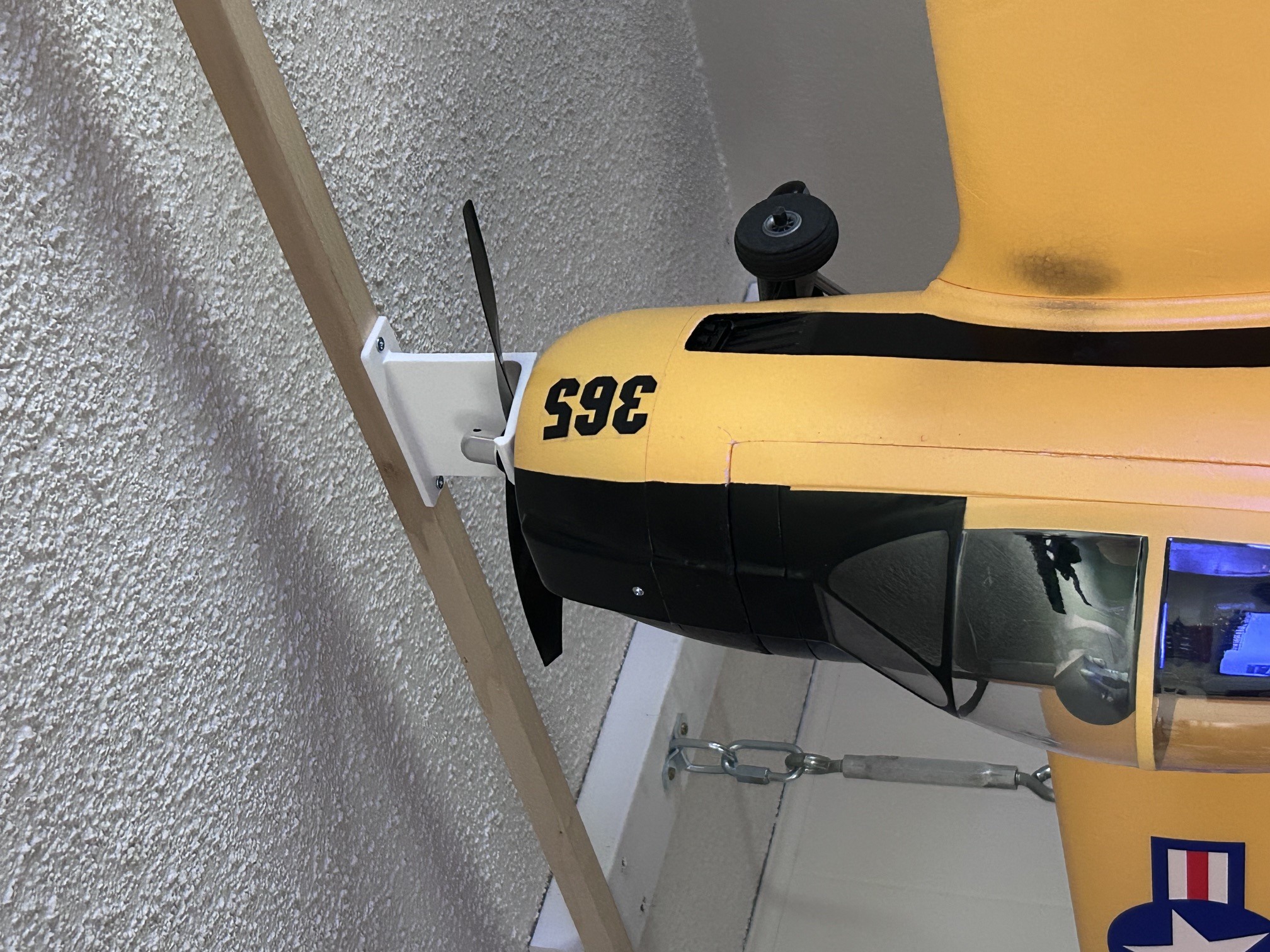 rc plane light weight hanger