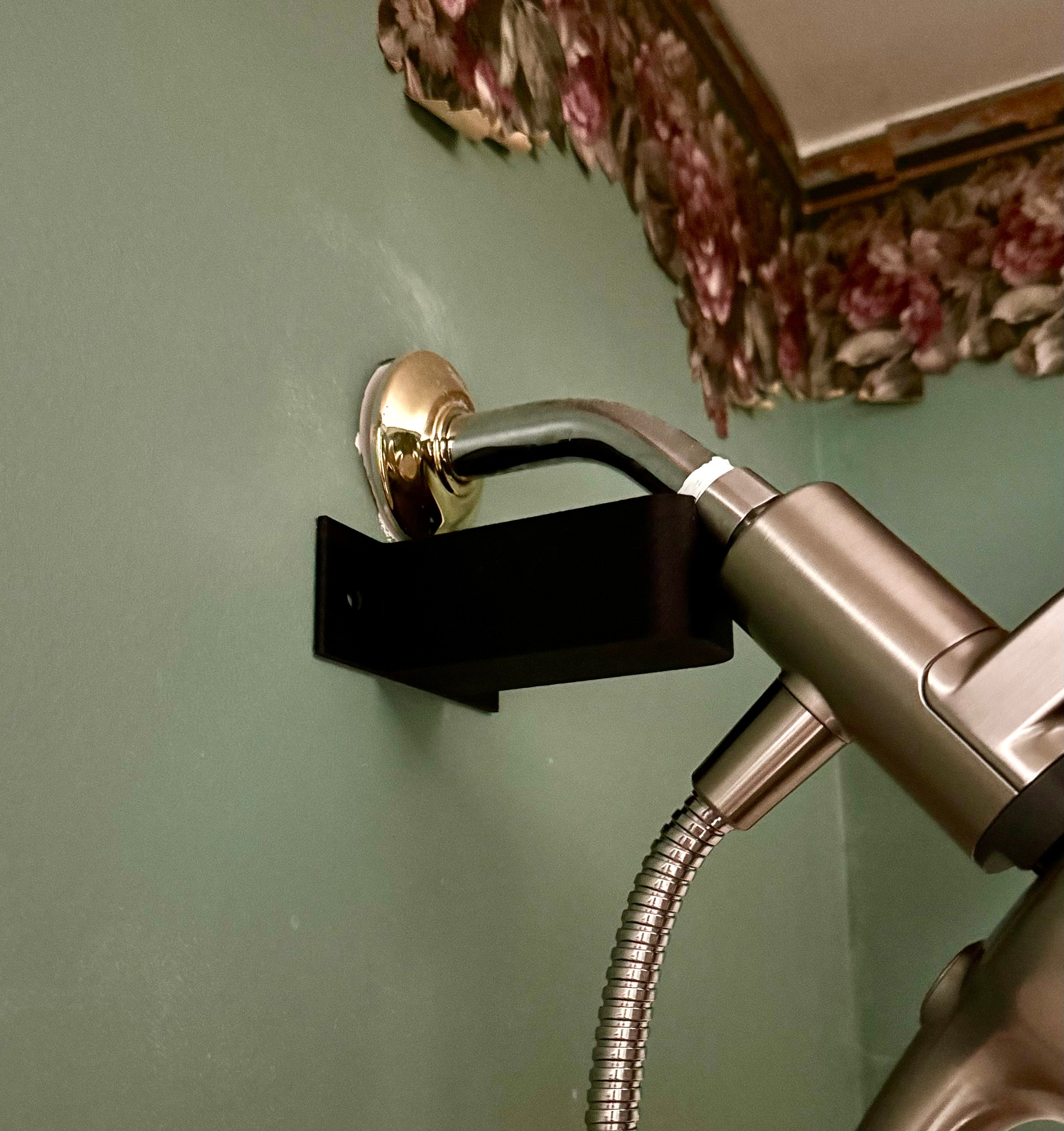 Screwless Support Brace for Heavy Showerheads