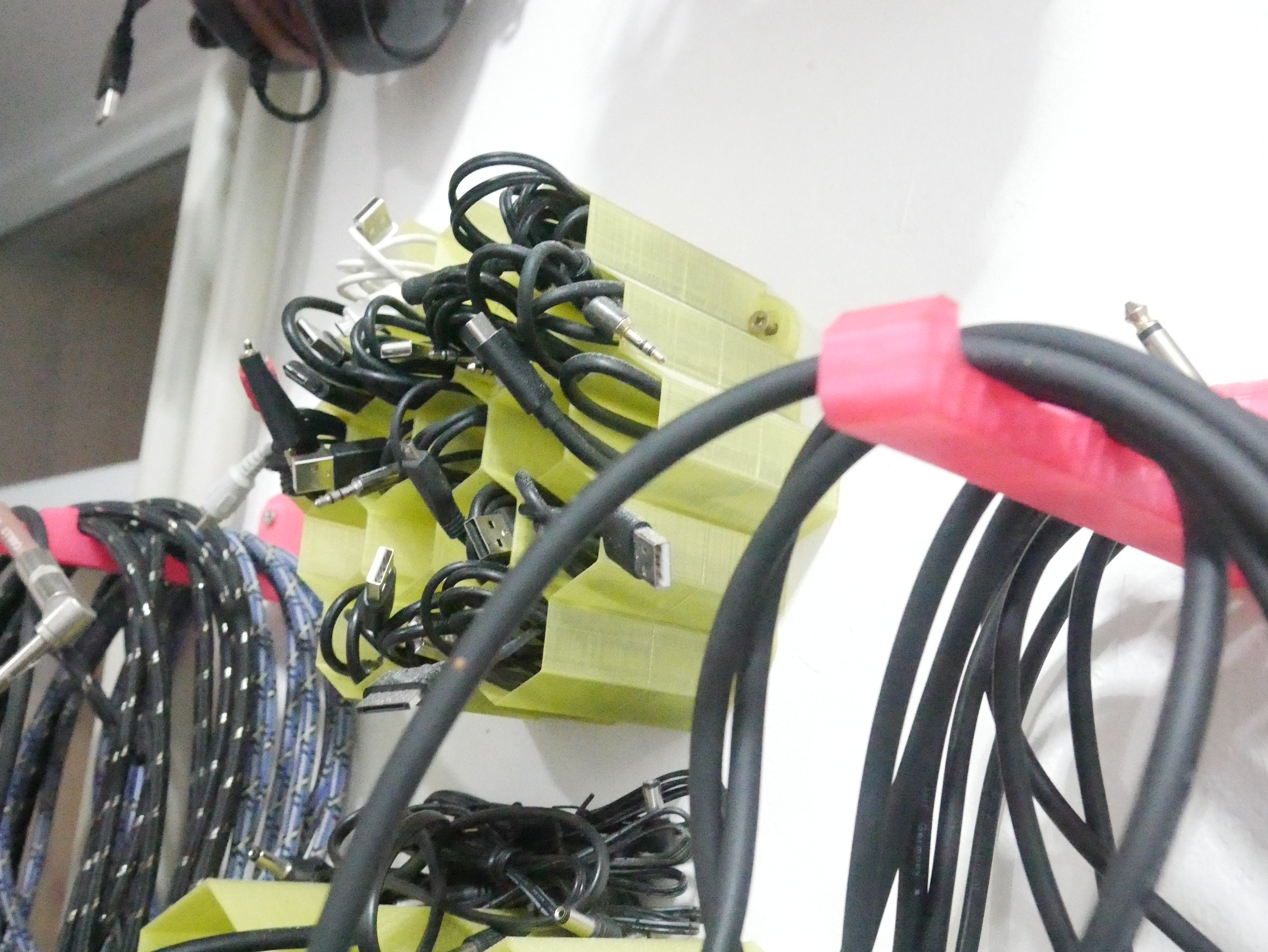 Honeycomb Cable Organizer (USB, audio,  RCA)