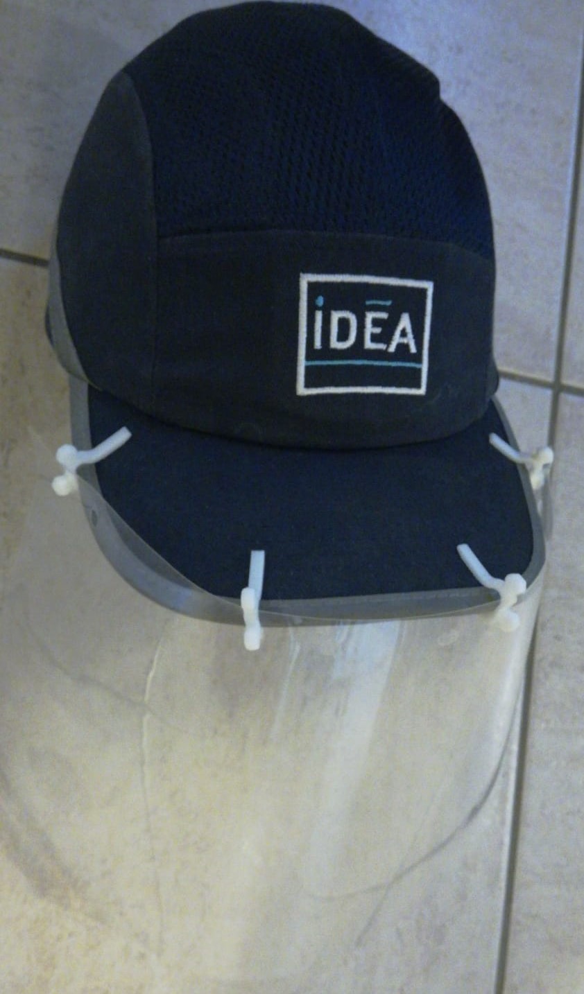 Pince pour casque de chantier & casquette de sécurité - adaptation de visière transparente - COVID-19 coronavirus
