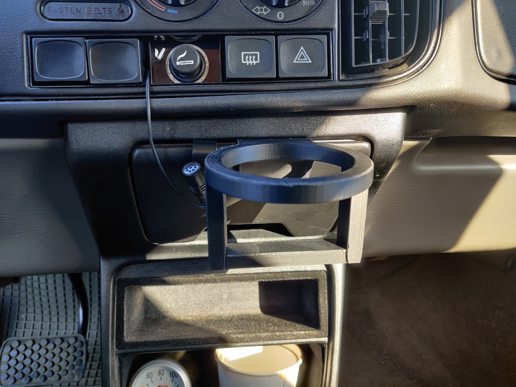 Saab 900 Cup holder with support for cans and so on