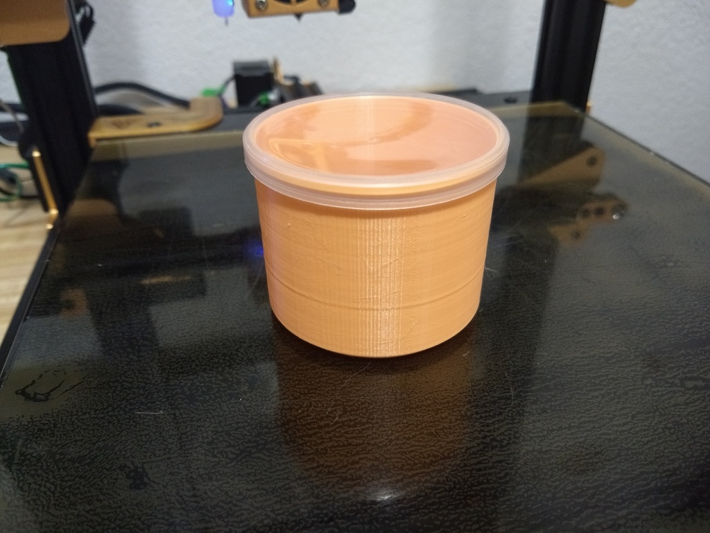 Customizable Container for Pringles Lid