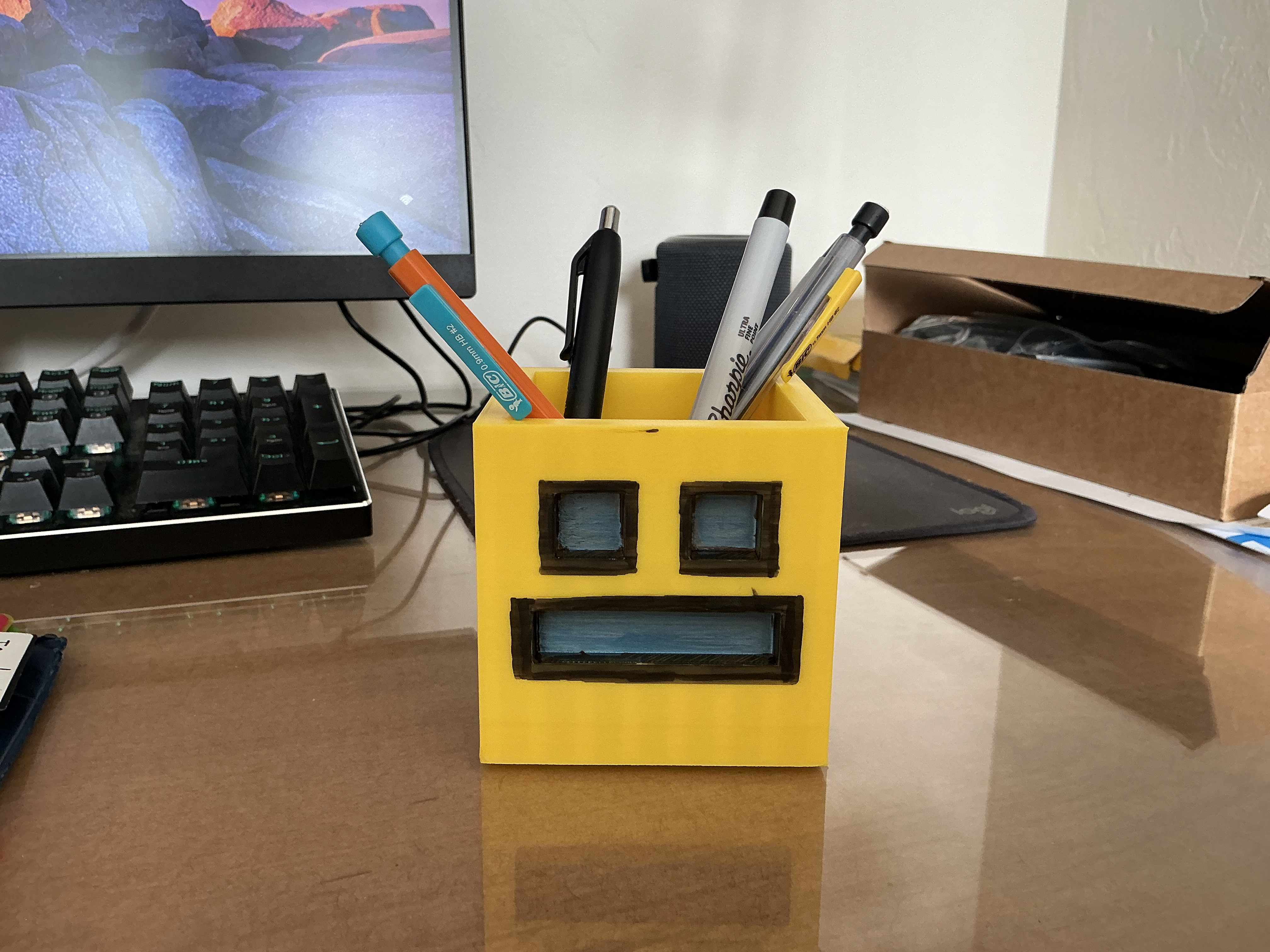 Geometry Dash Cube, Pencil Holder