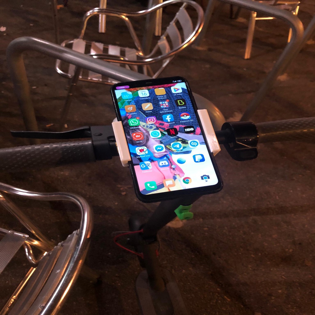 Smartphone mount for m365