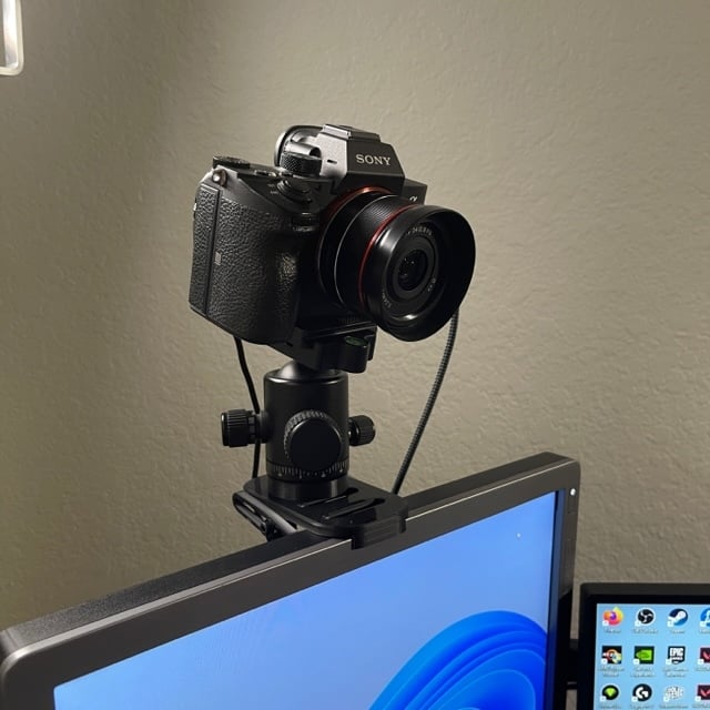 Camera mount on top of a VESA monitor (VERTICAL)