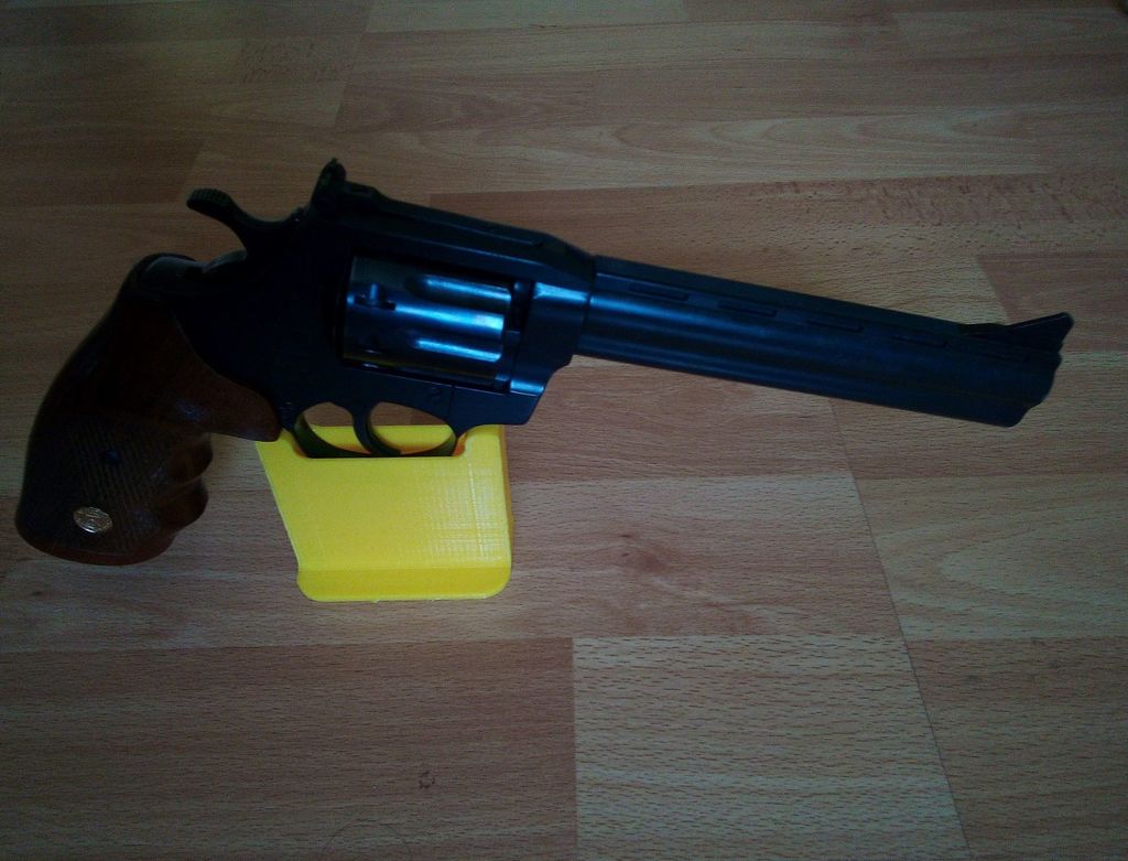 Gun rack for revolvers