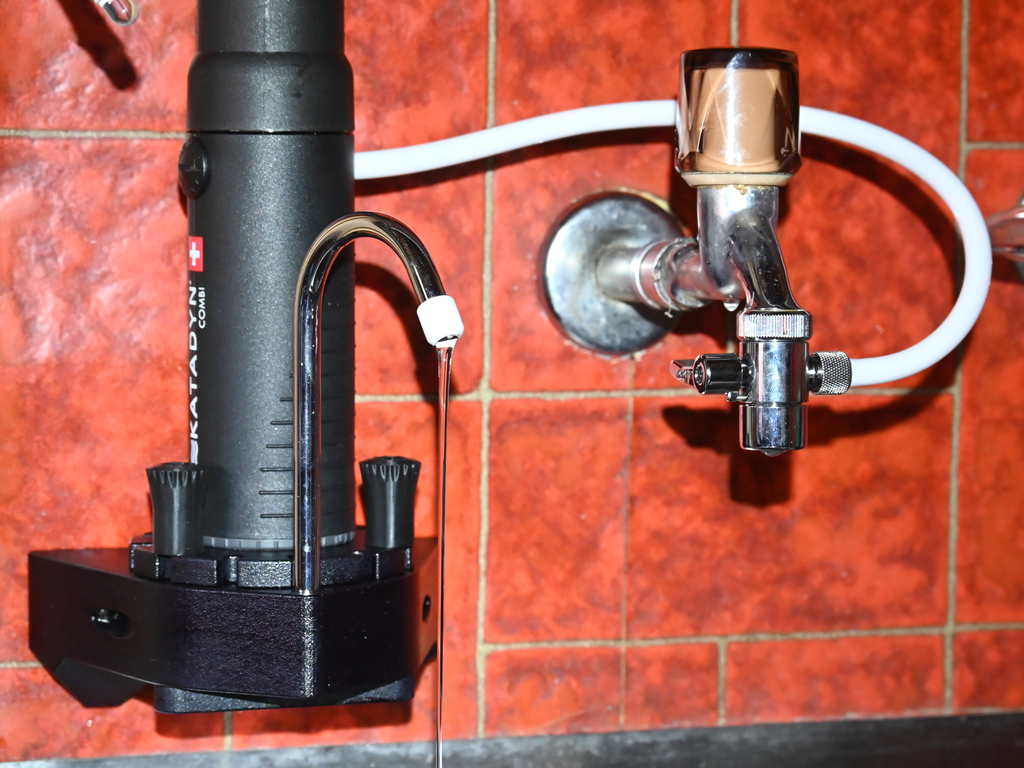 Katadyn Combi wall-mount support / water dispenser