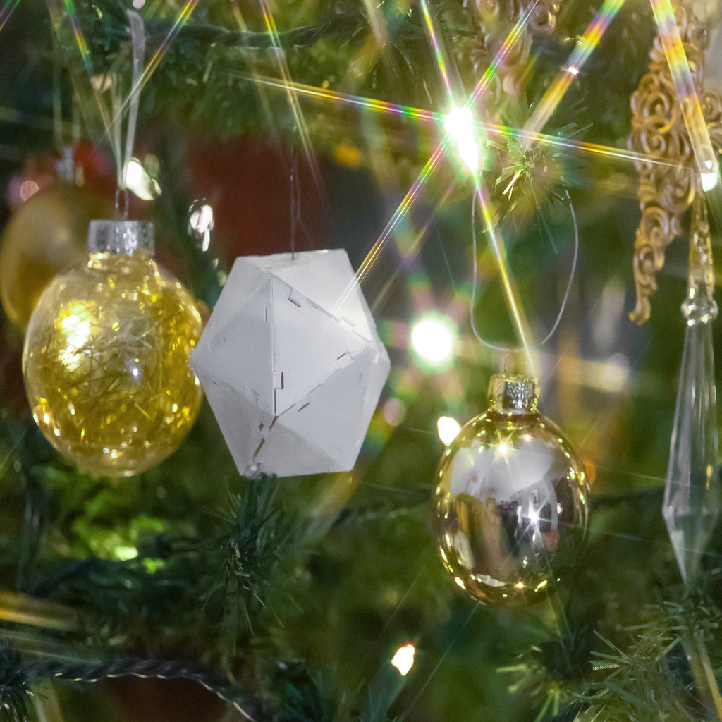 Low Poly Christmas Bauble (Icosphere Puzzle)