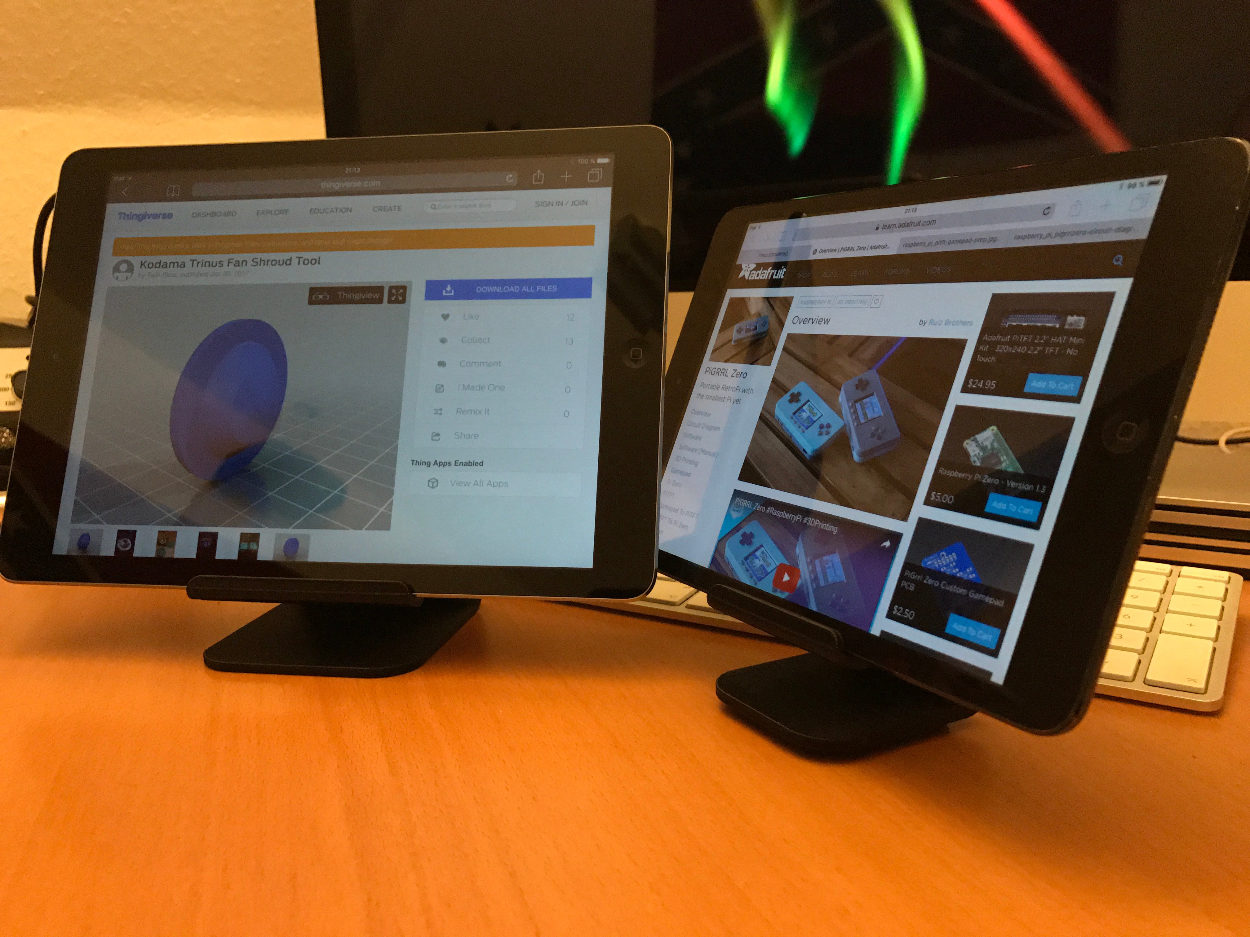 iPad / iPad mini / iPhone stand
