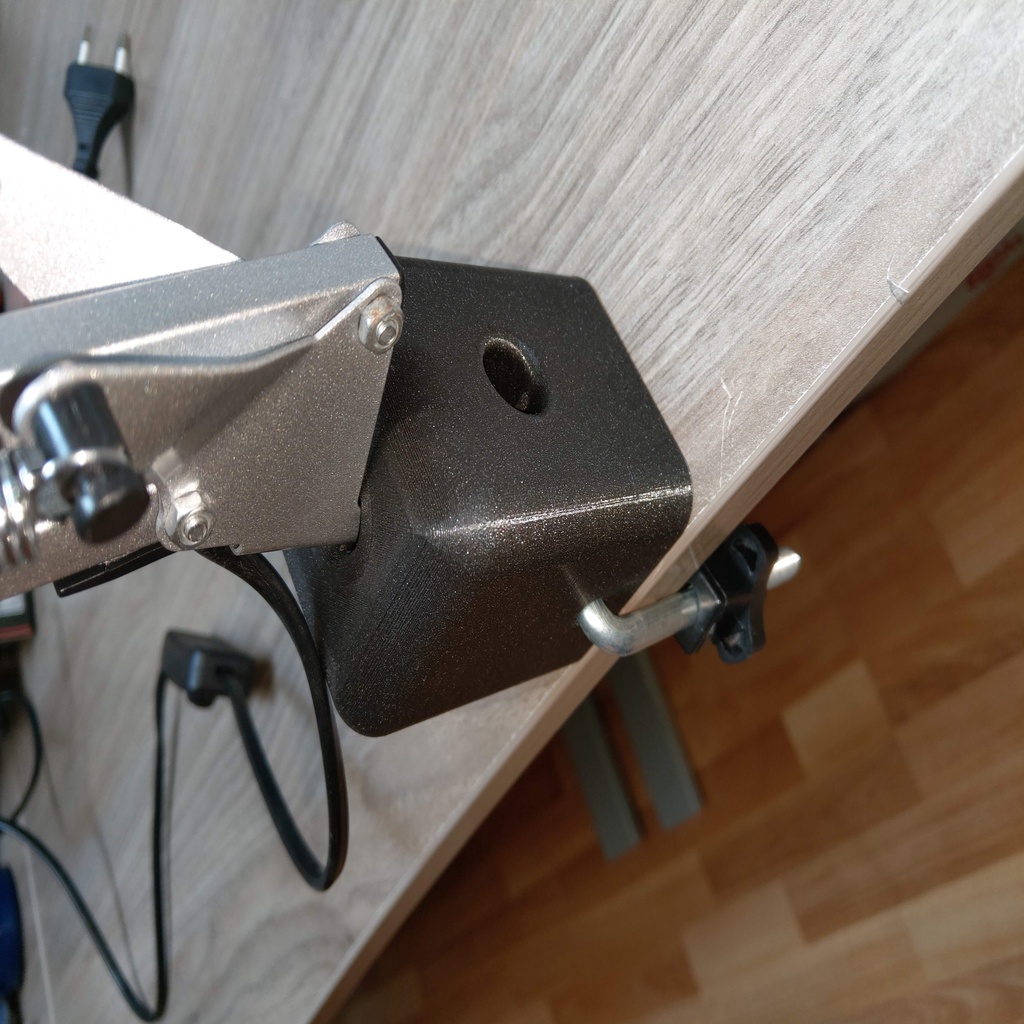 3D printed sturdy support for articulated desk lamp 