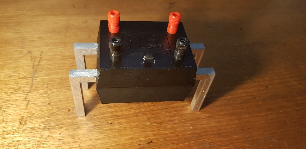 Fully functional 1:10 optocoupler model