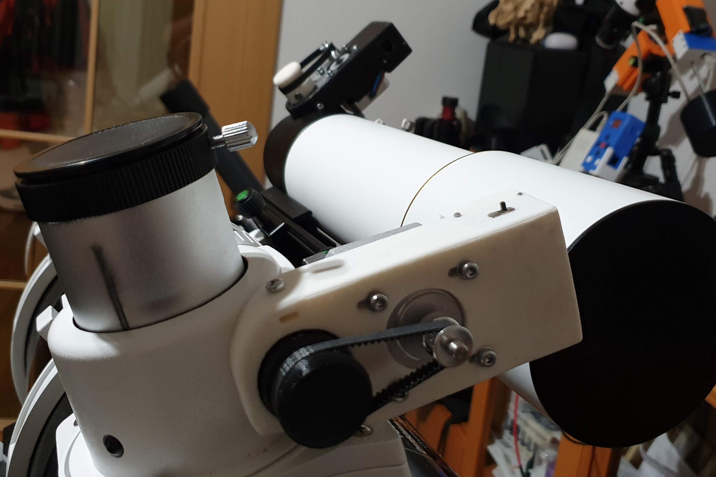 Elektronic focuser for Newton or Refractor with 2" dual speed Crayford 1:10