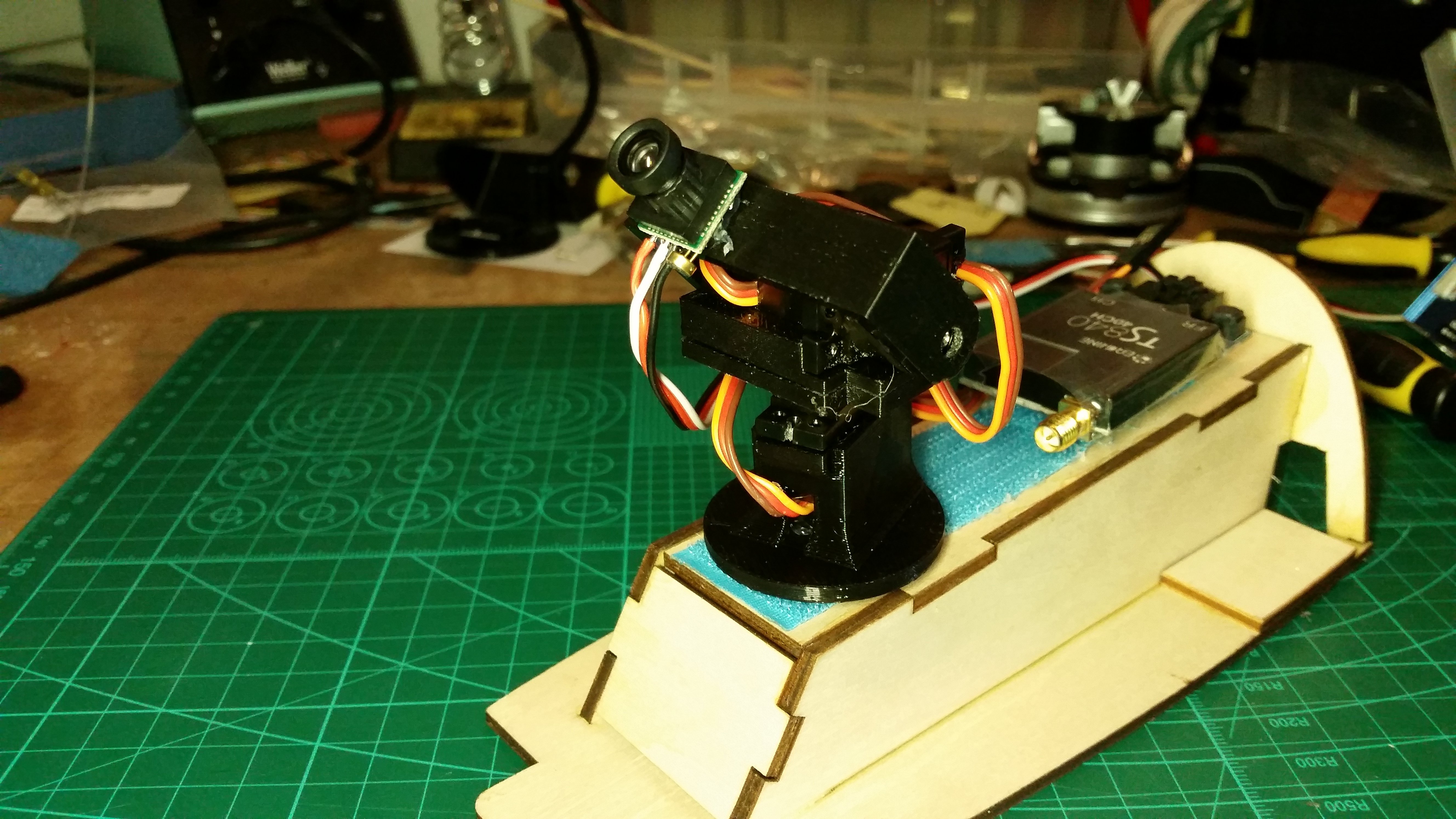 Easy small compact strong pan tilt