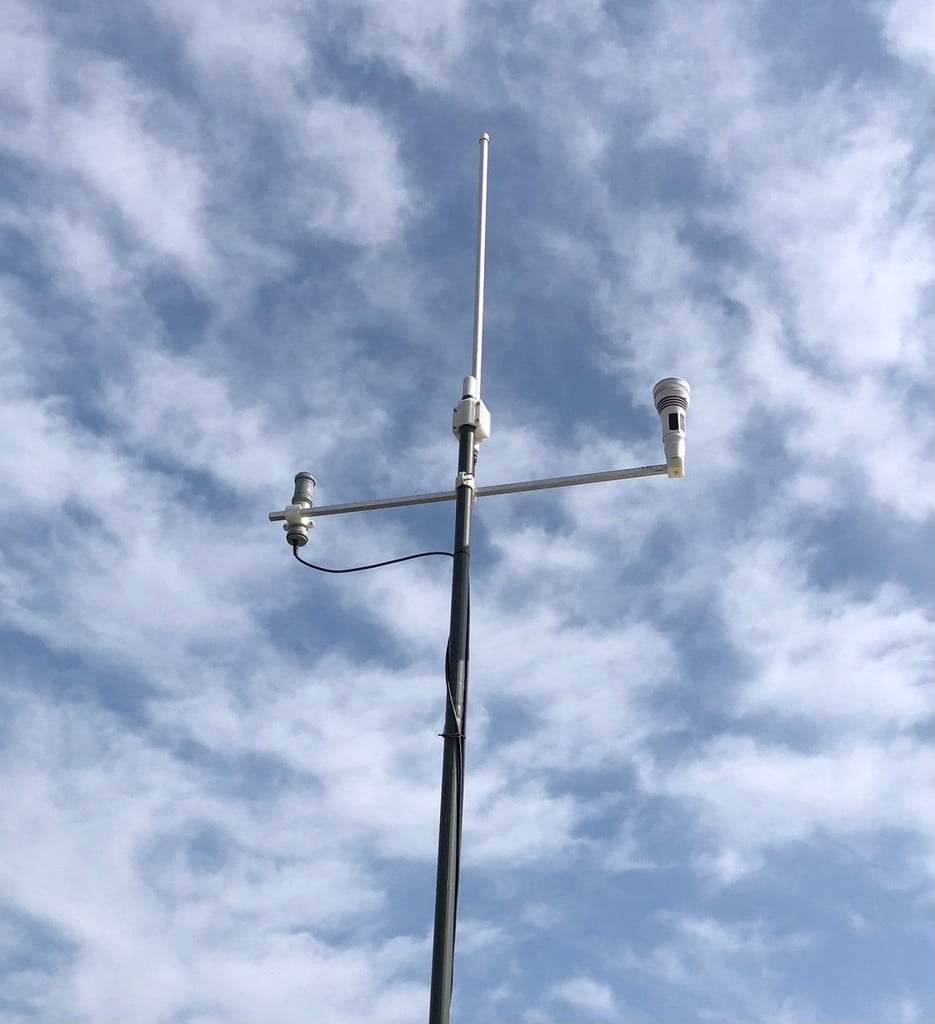 Cross beam Antenna Mast