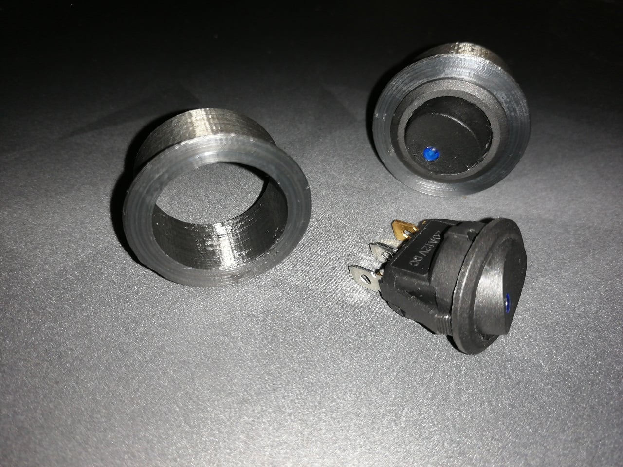 Emplacement pour interrupteur rond / Location for round switch