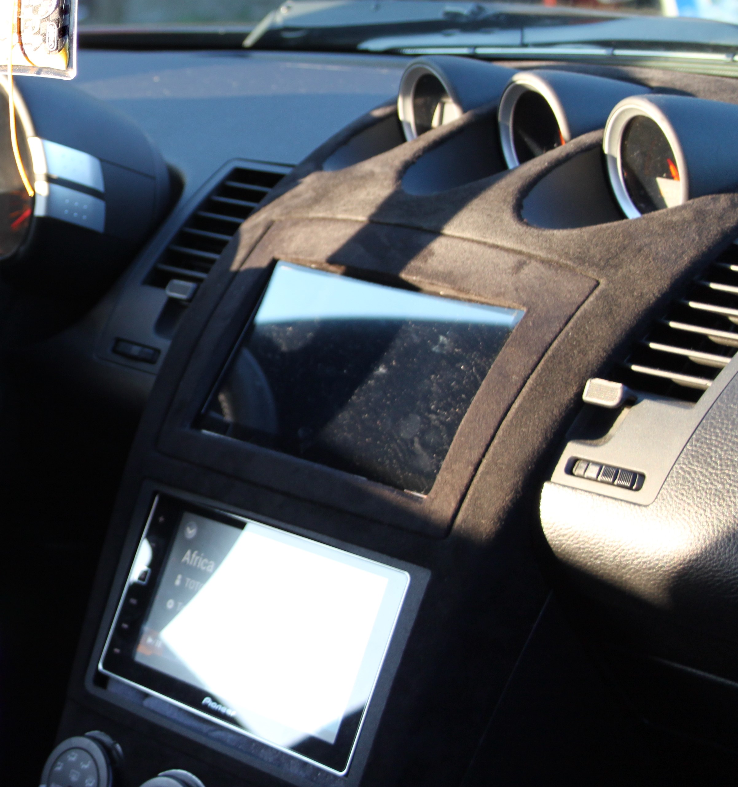 Nissan 350Z Cubby 7inch screen holder