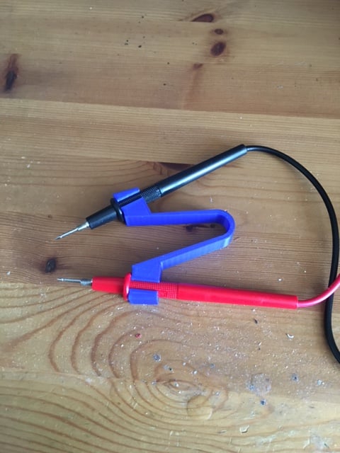 multimeter probe hand