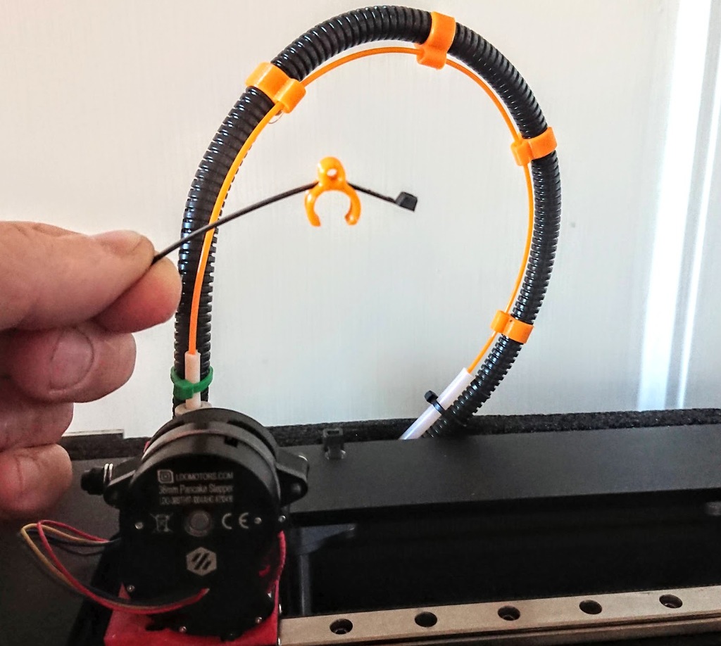 Filament guide clip for 3D printers