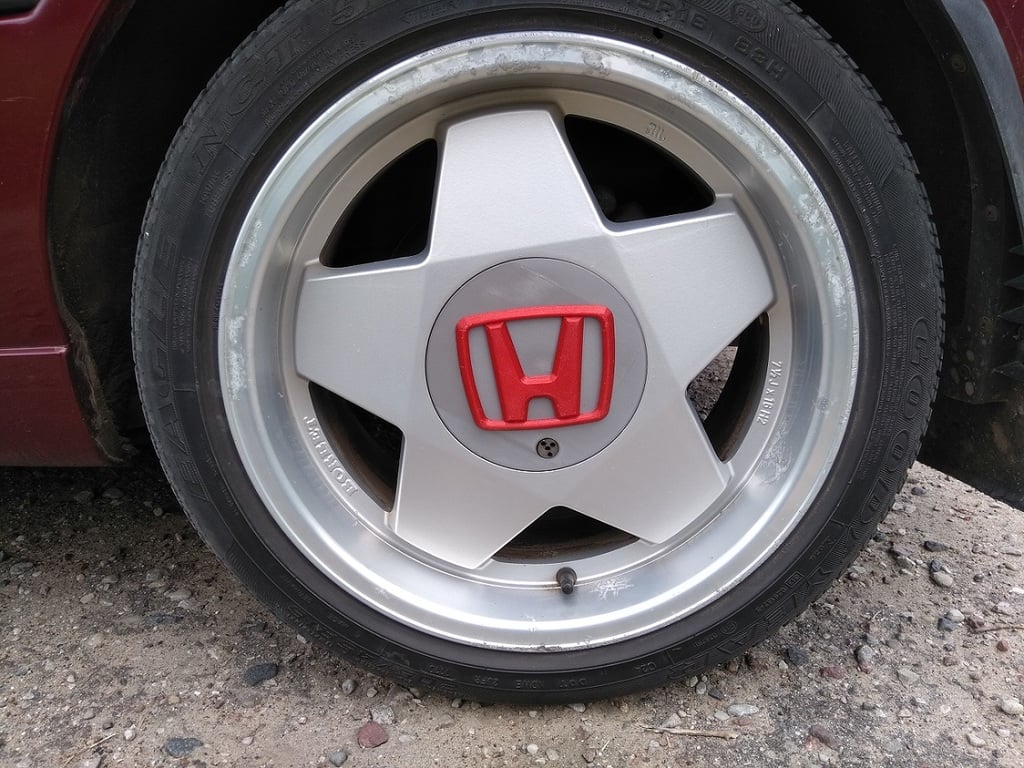 Borbet rim center cap with Honda logo
