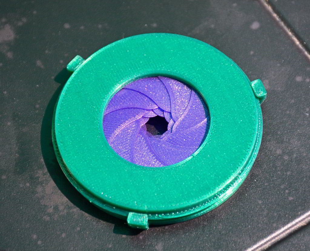 Mechanical Iris Aperture fidget toy