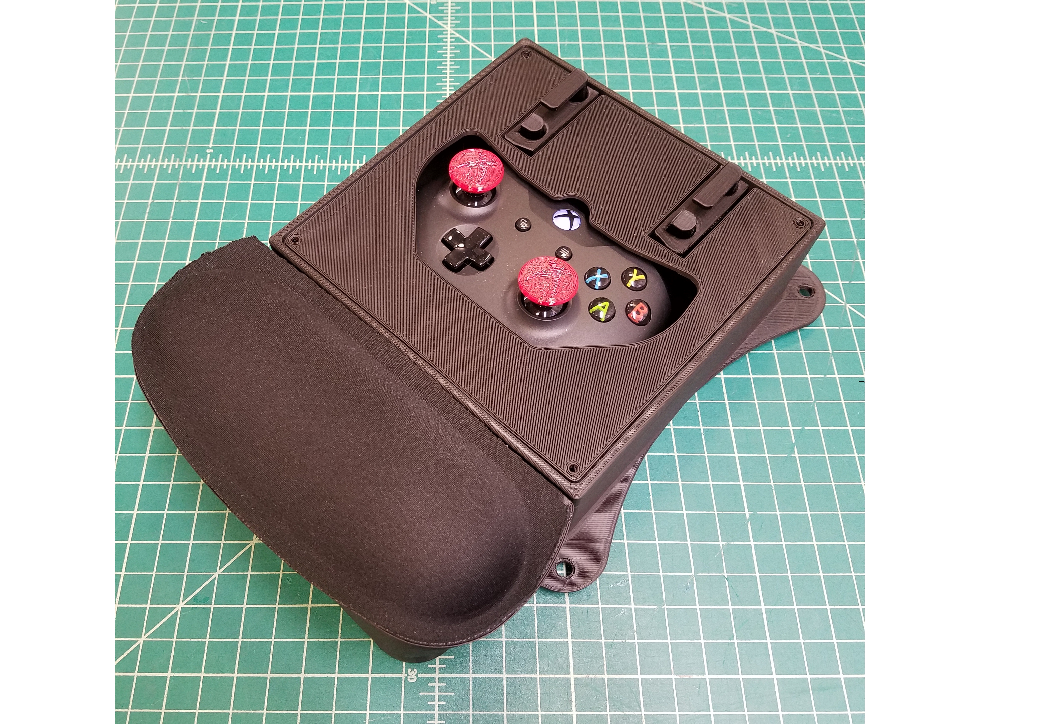 Xbox One Video Game Controller Adapter (Suction Cup Mounting)