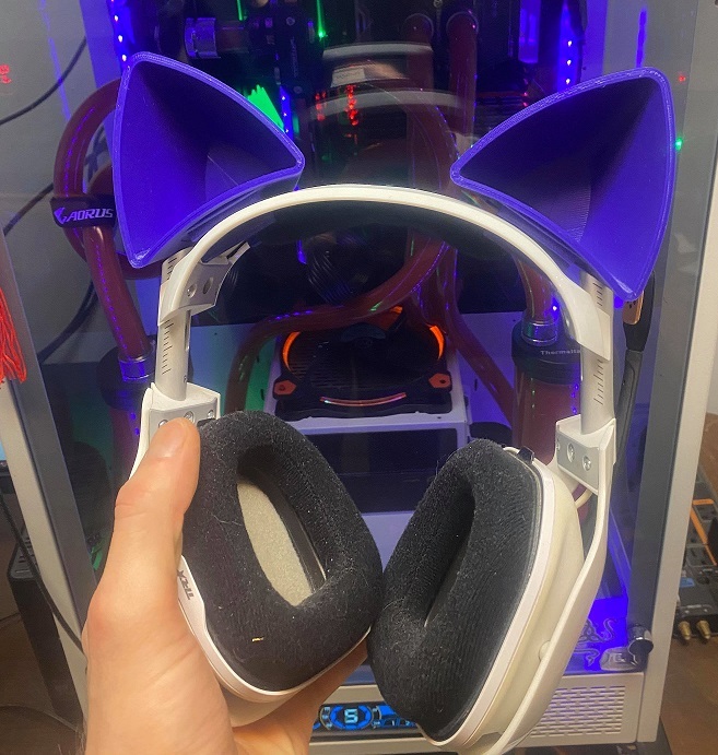 Astro A40 Cat Ears: Slide in place two piece
