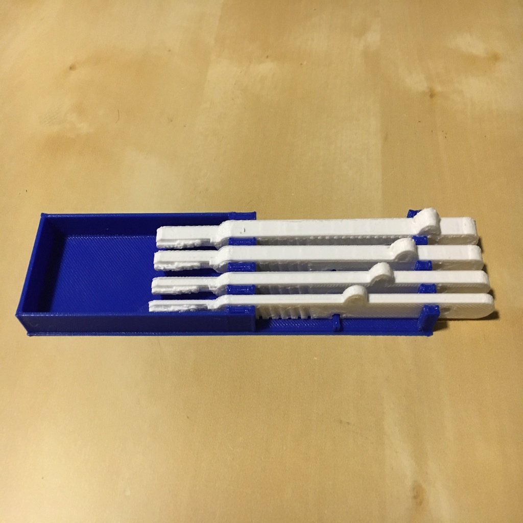 Scalpel holder with disposable handles