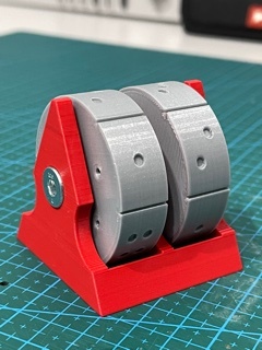 Dice roller with magnets 