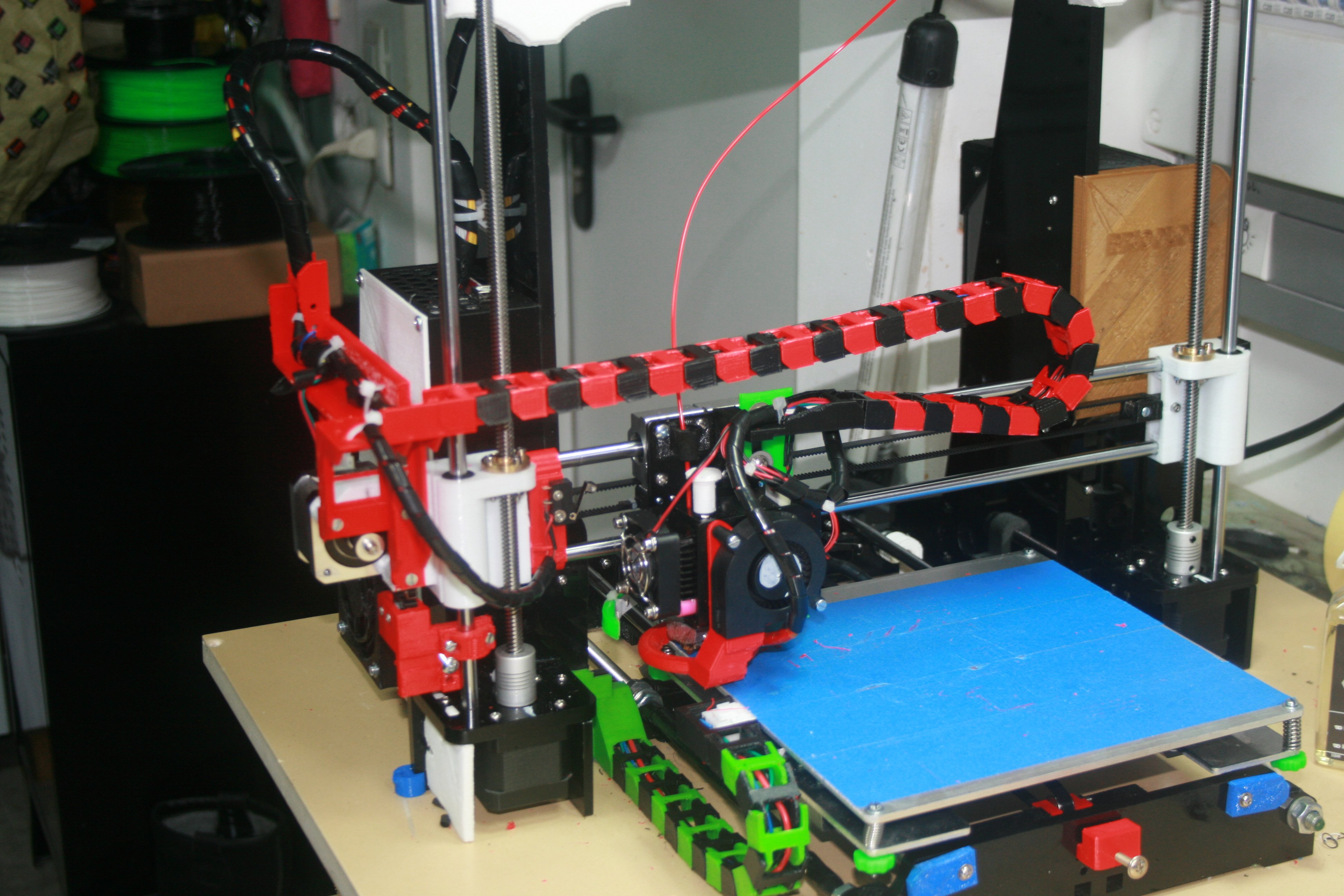 Support et chemin de câble extrudeur