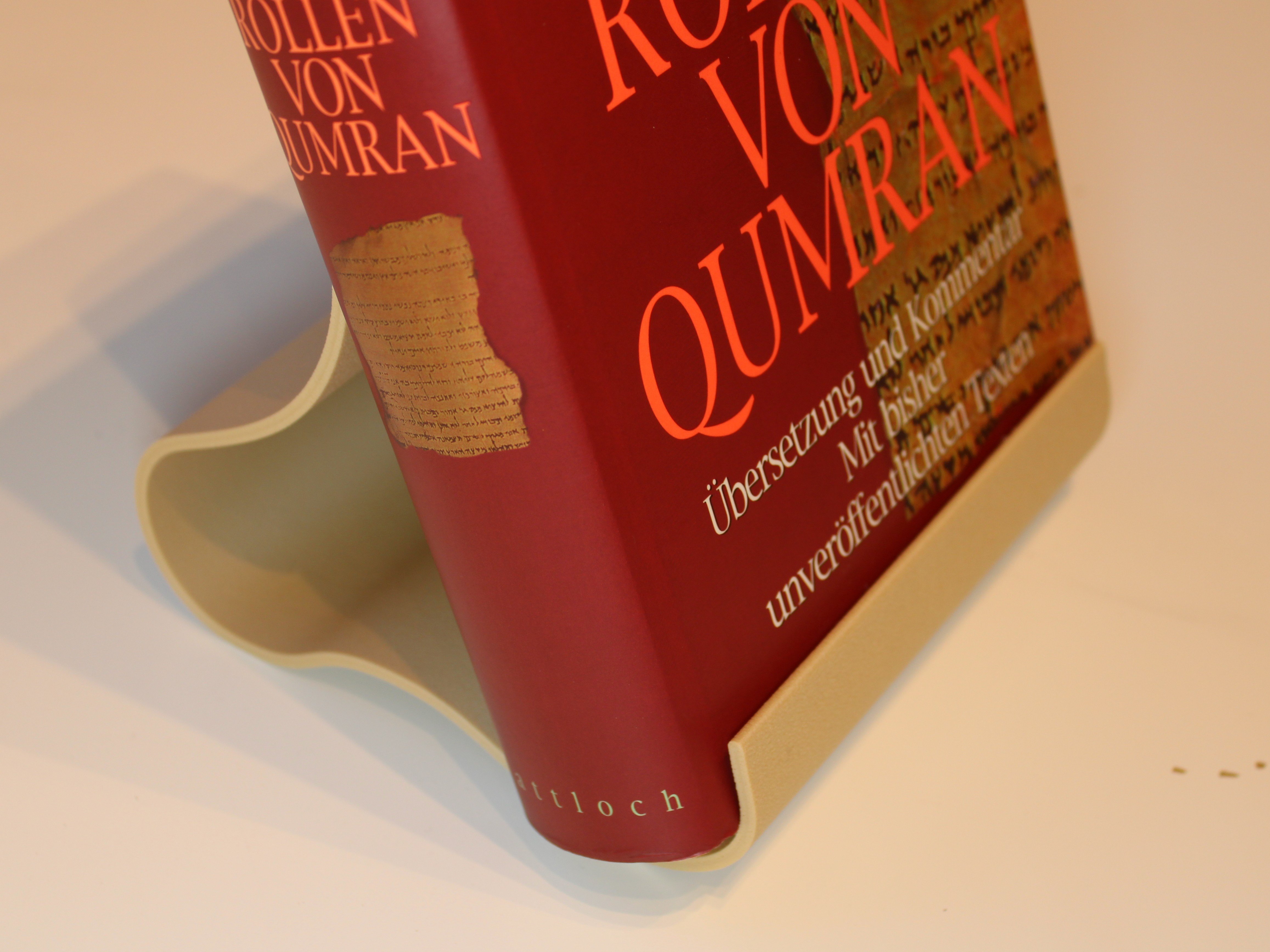 Wavey Book Stand | Cover Display