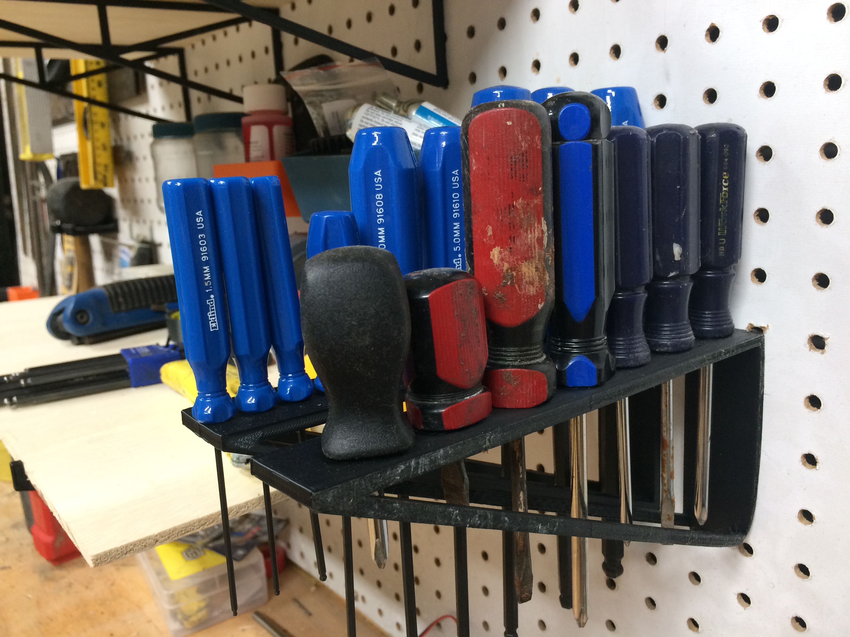 Screwdriver pegboard organizer