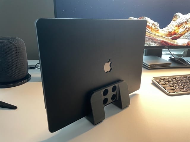 Apple Macbook Pro 15 inch 2019 w. TB Stand