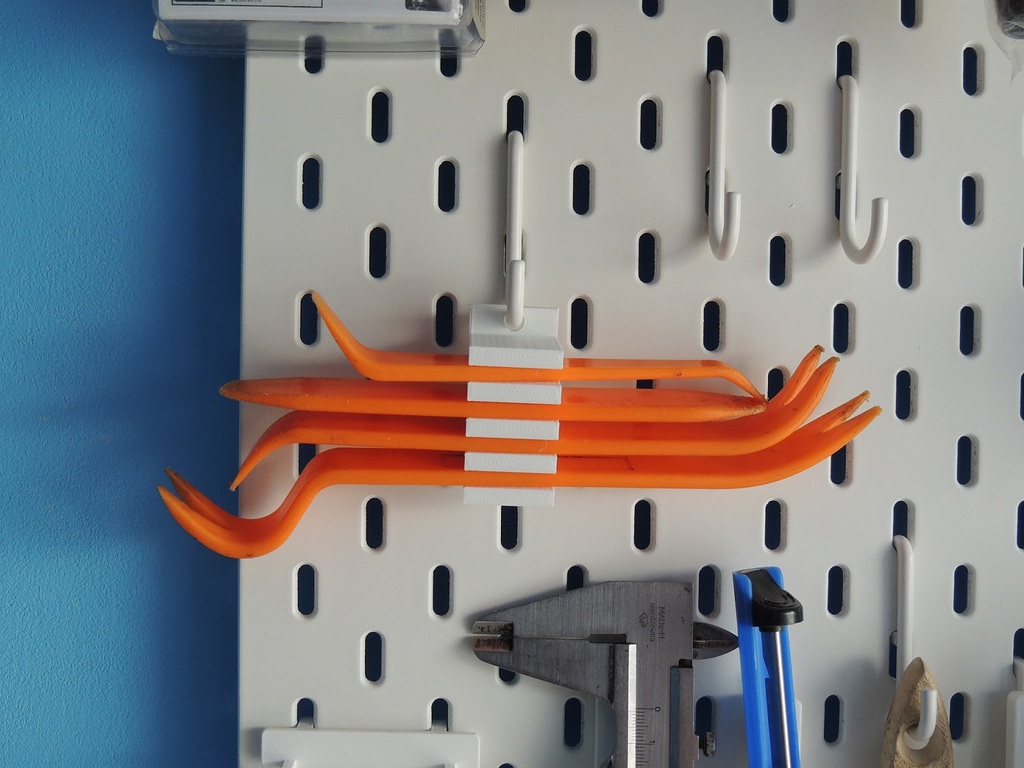 Pry tools holder for pegboard