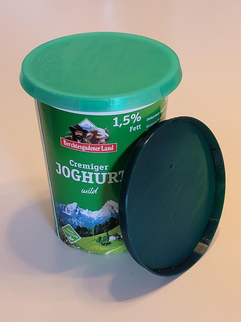 Reusable lid for yoghurt cups