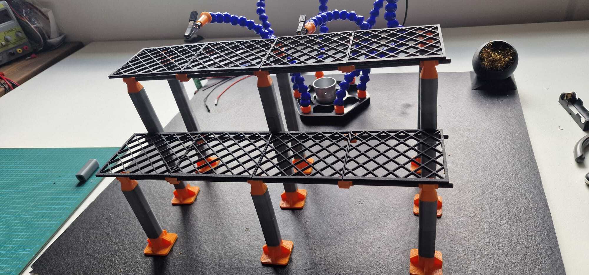 Small platform for decorations
