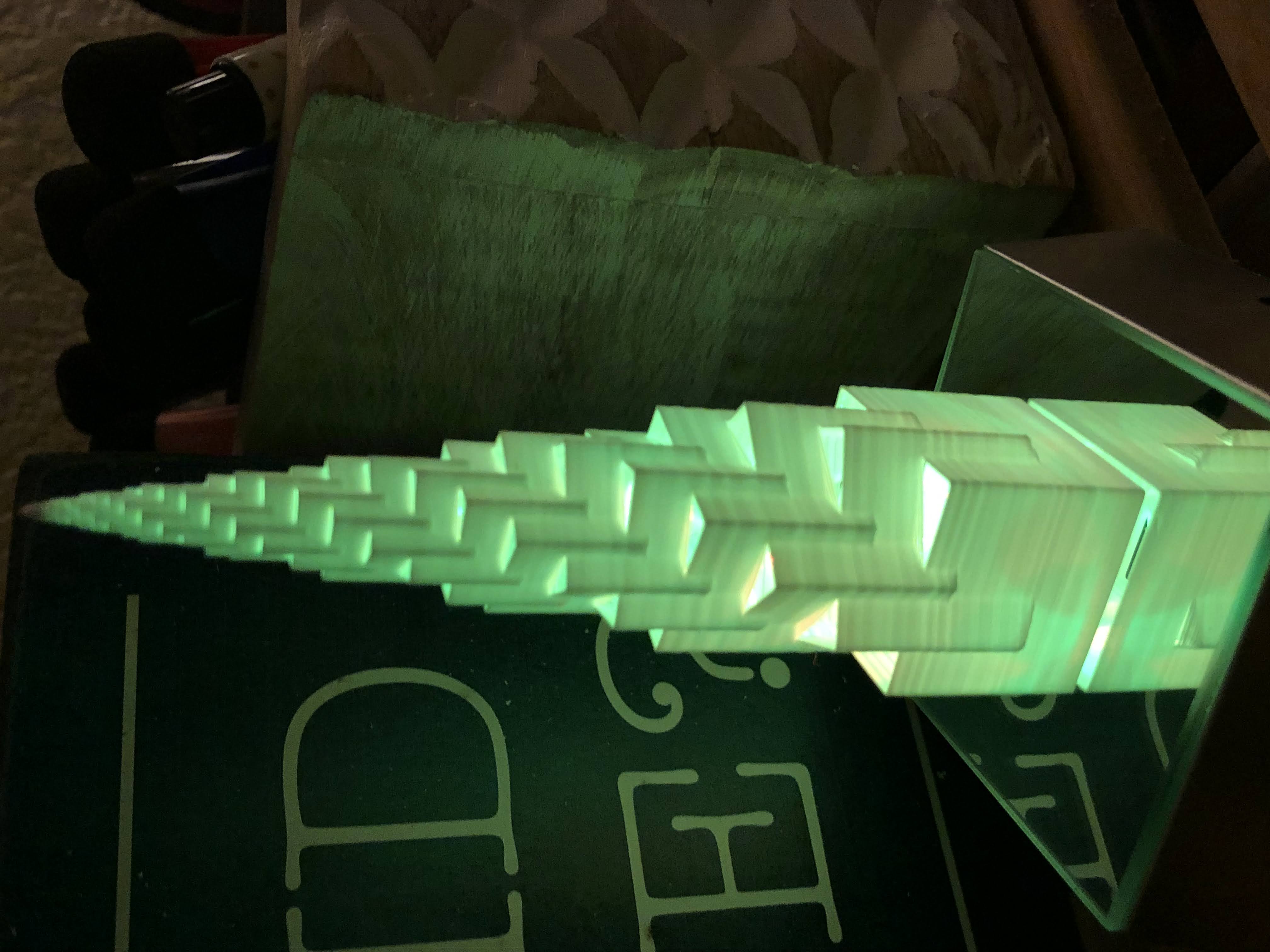 Vase Mode Low-Poly Christmas Tree