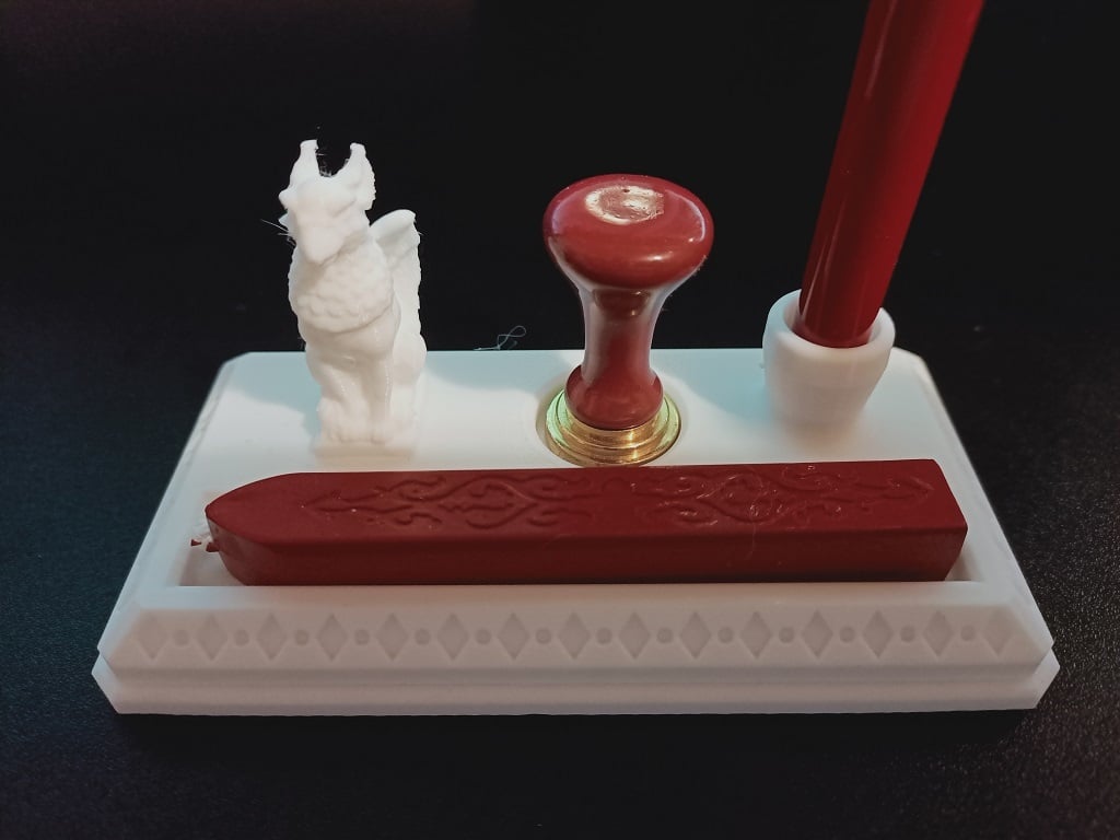 Griffon Fountain Pen Holder - with wax seal 